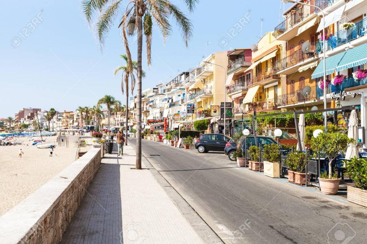 Happy Home Giardini Naxos Ngoại thất bức ảnh